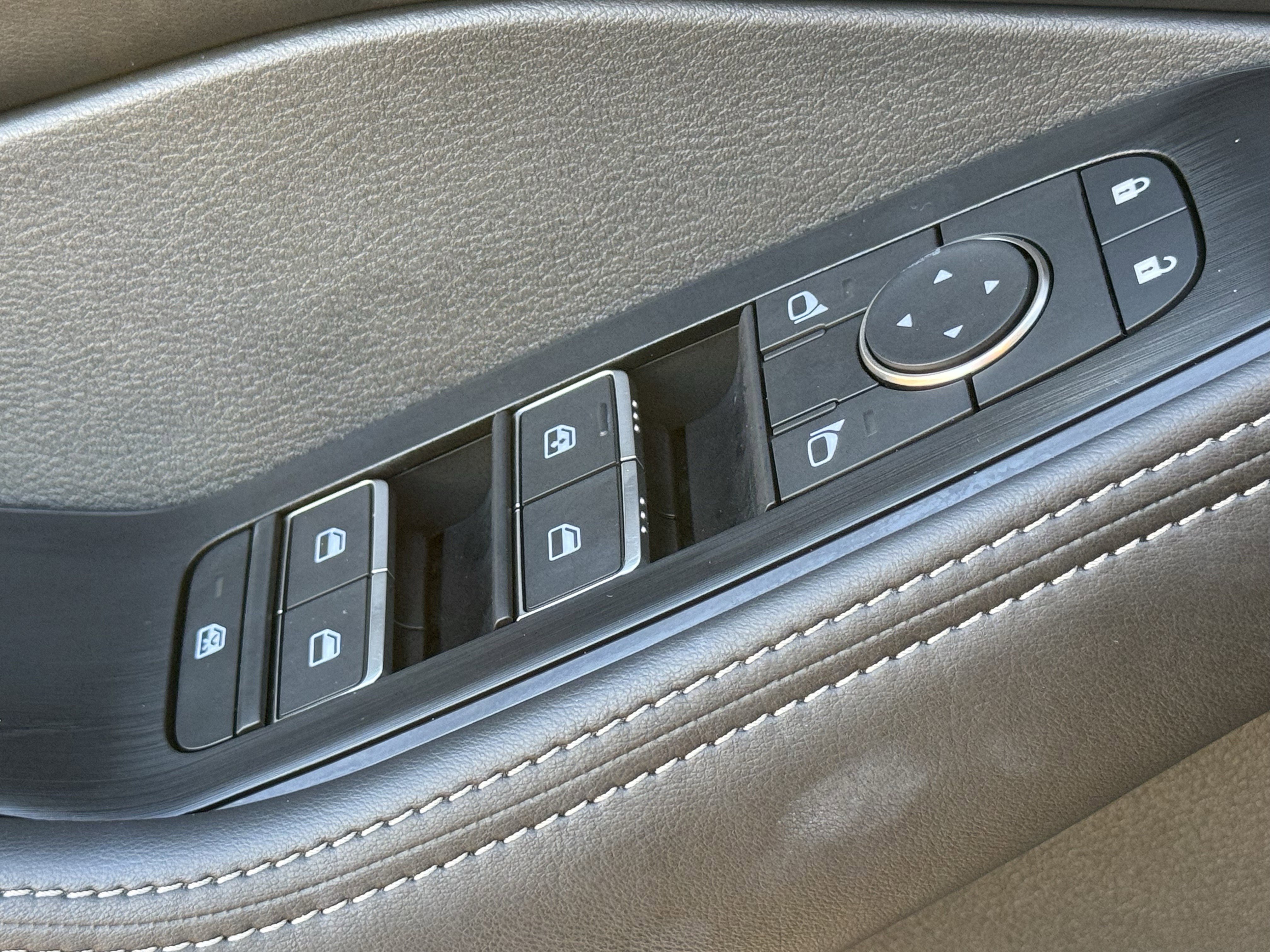 Used 2025 Nissan Rogue SL image 26