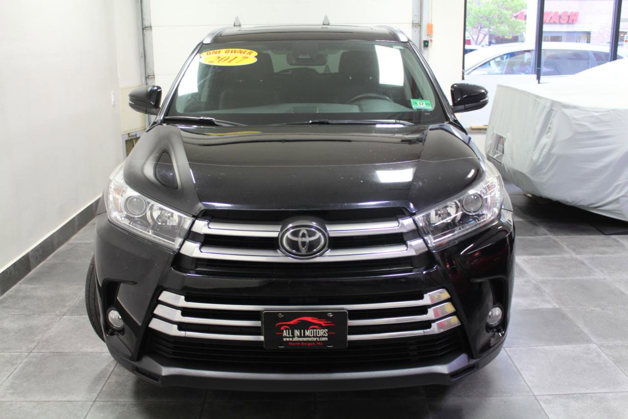 Used 2017 Toyota Highlander Limited Platinum image 2