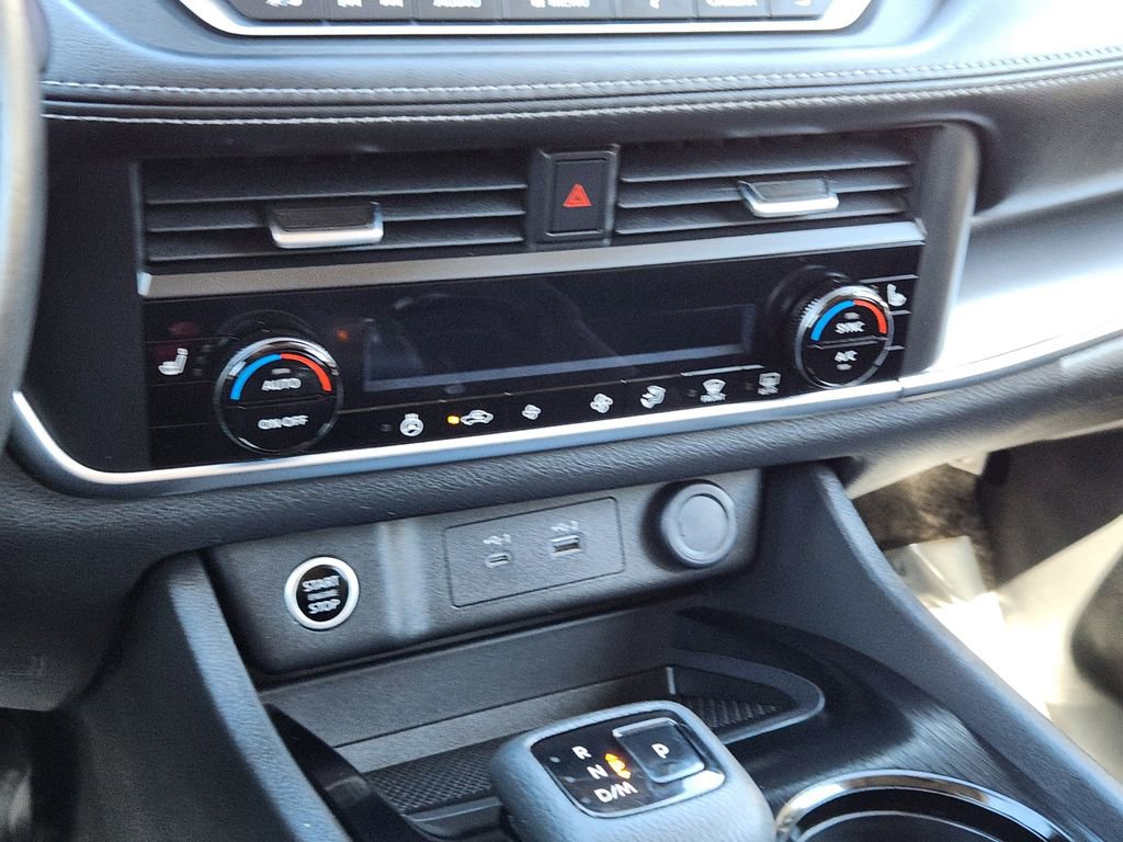 Used 2023 Nissan Rogue SV w/ SV Premium B Package image 15
