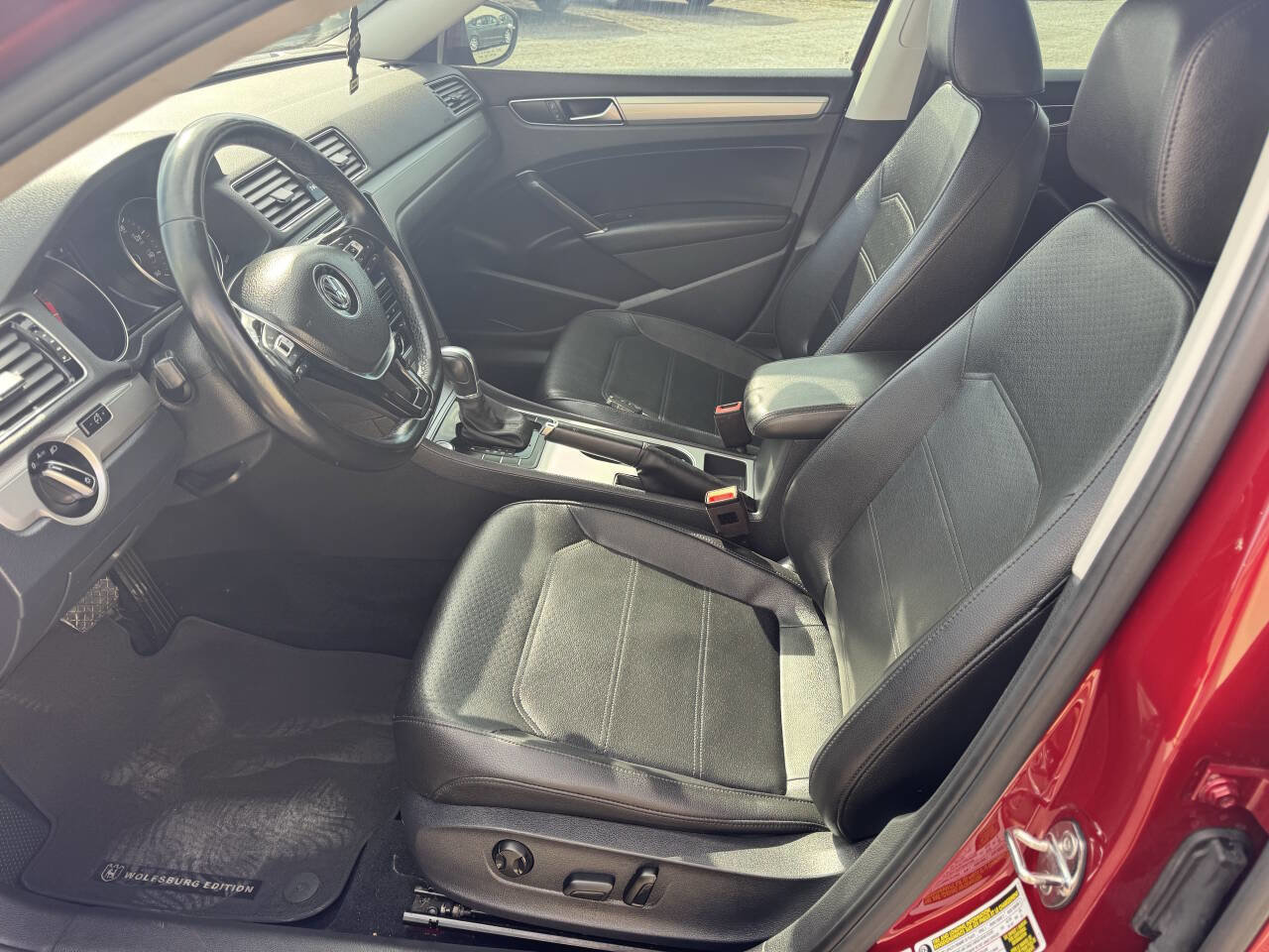 Used 2019 Volkswagen Passat 2.0T Wolfsburg w/ Wheels & Sunroof Package FWD image 7