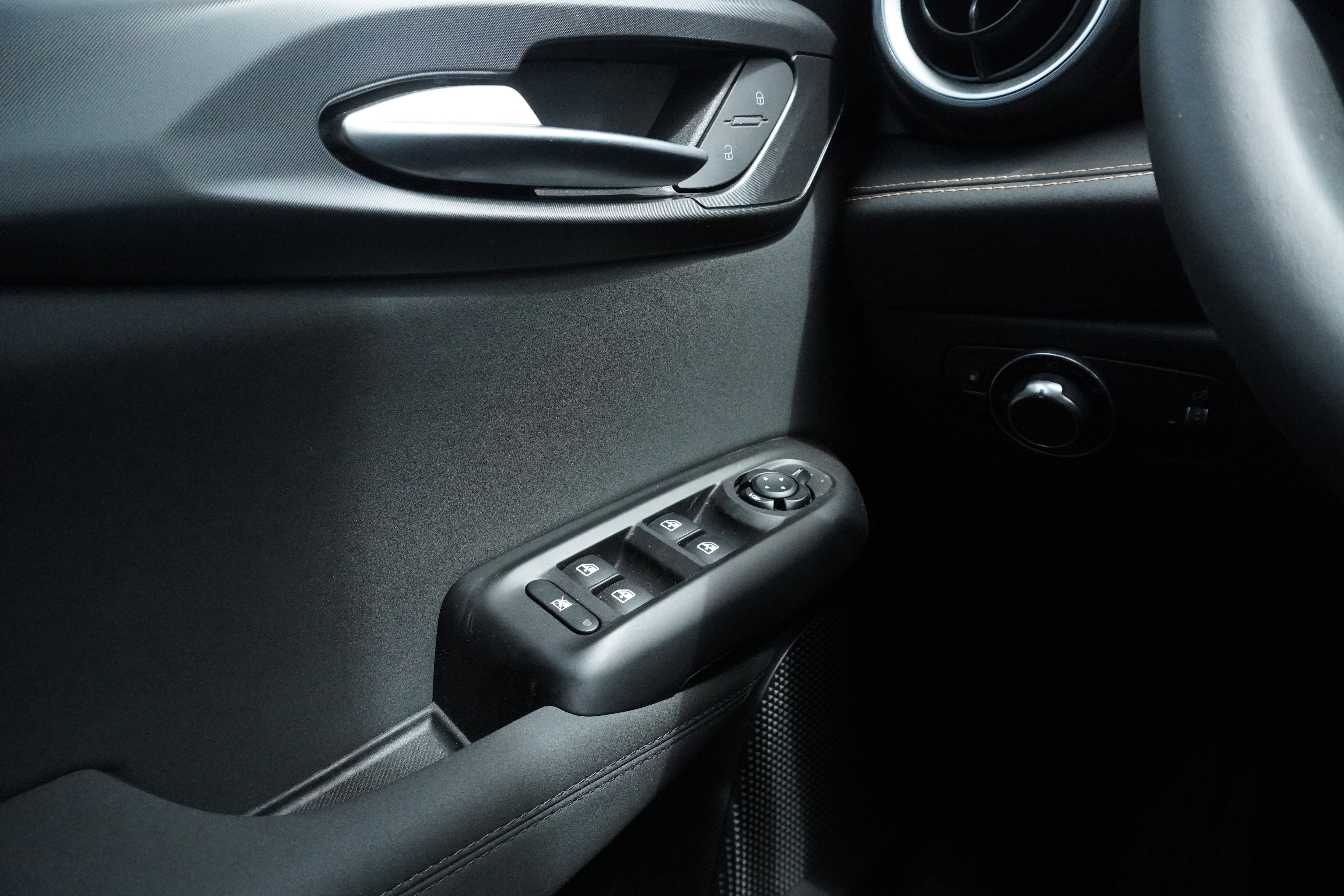 Used 2024 Alfa Romeo Tonale Ti image 17