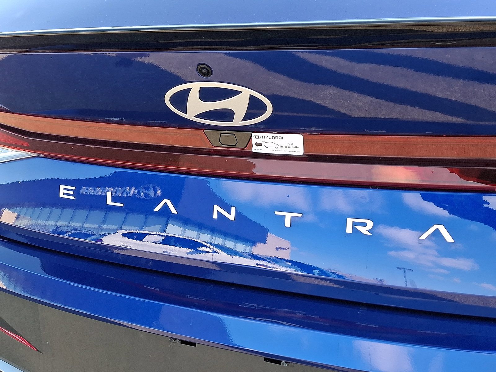 Certified 2025 Hyundai Elantra Sport image 29