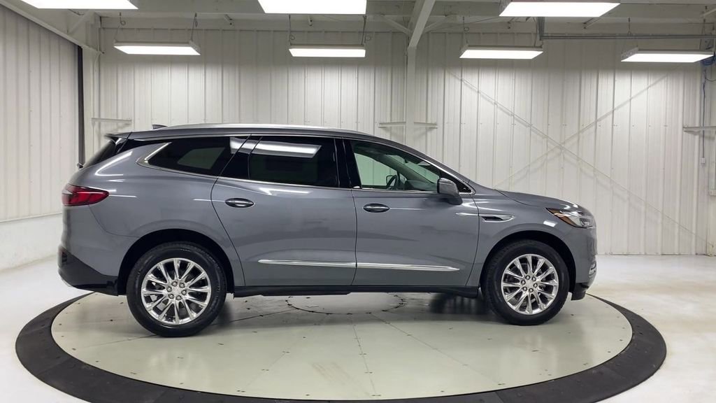 Used 2021 Buick Enclave Essence FWD image 9