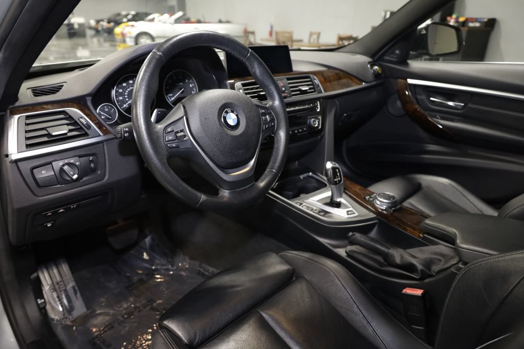 Used 2017 BMW 330e w/ Technology Package RWD image 18