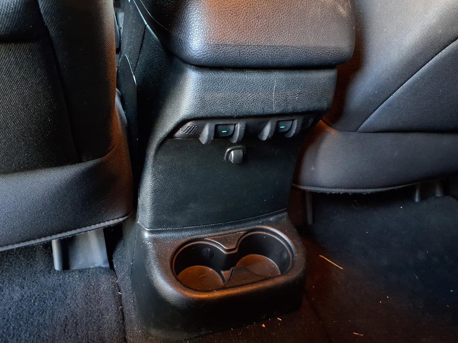 Used 2018 Jeep Wrangler Unlimited Sahara w/ Connectivity Group image 18