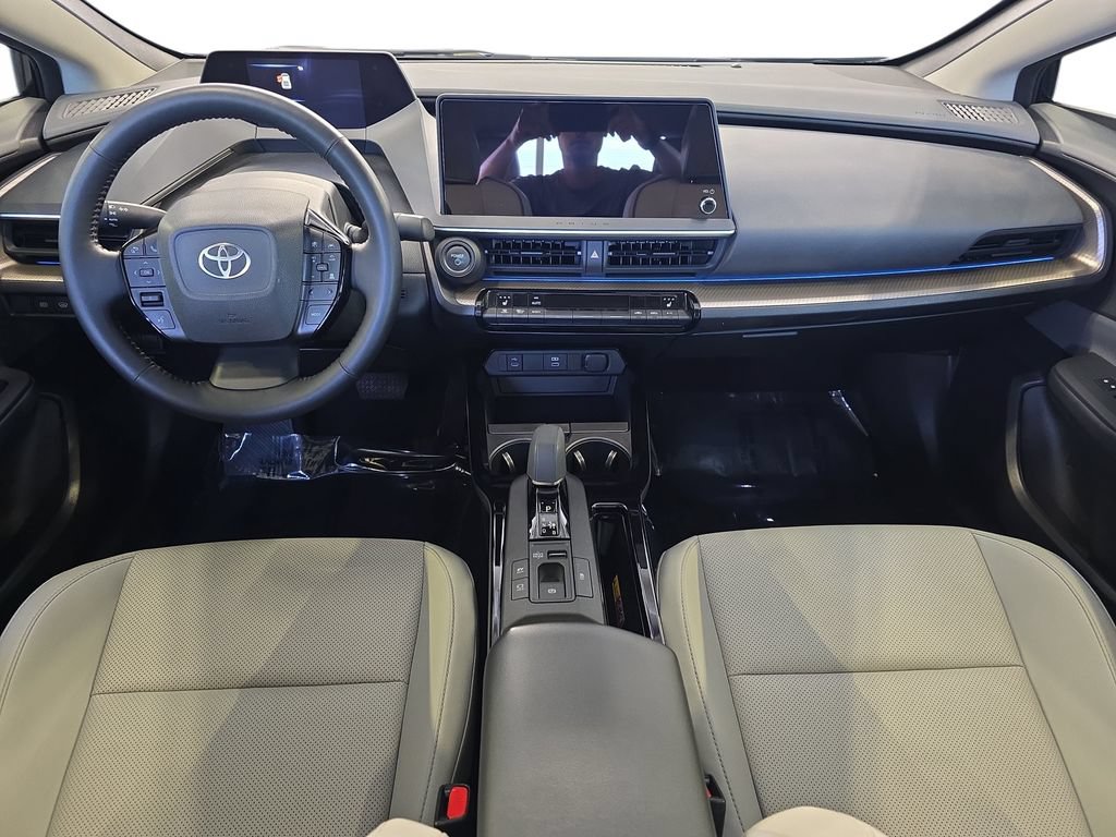 Used 2024 Toyota Prius XLE FWD image 9