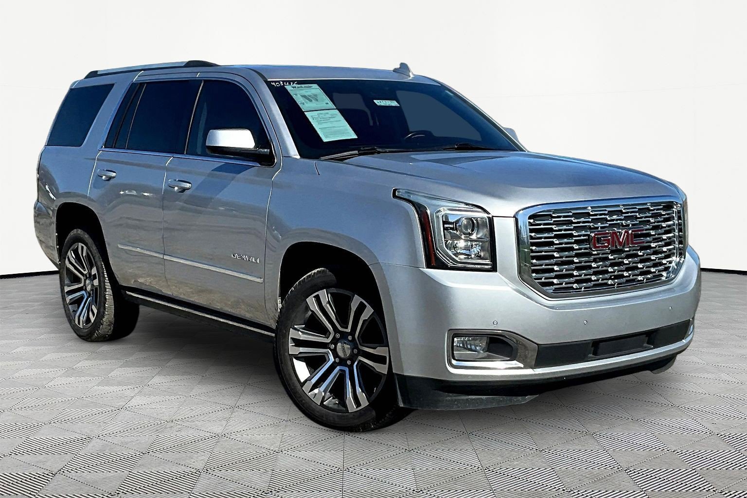 Used 2020 GMC Yukon Denali w/ Denali Premium Package image 3