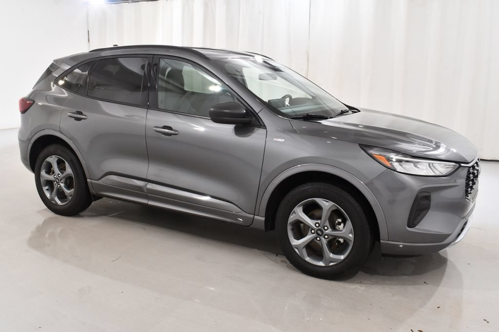 Used 2023 Ford Escape ST-Line w/ Tech Pack #1 AWD/4WD image 5