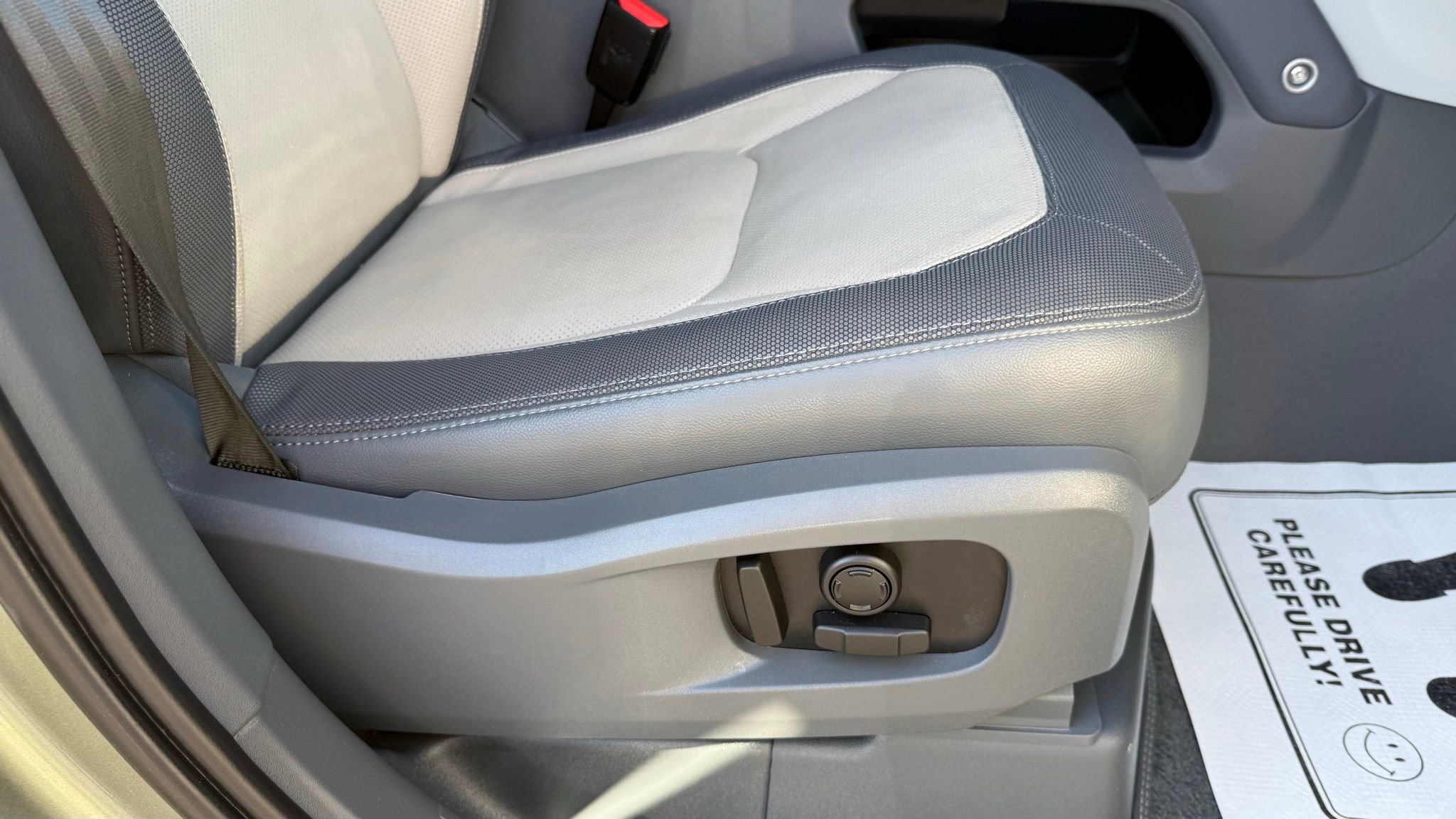 Used 2023 Land Rover Defender 110 X-Dynamic SE image 33