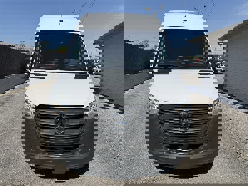 Used 2025 Mercedes-Benz Sprinter 2500 image 3