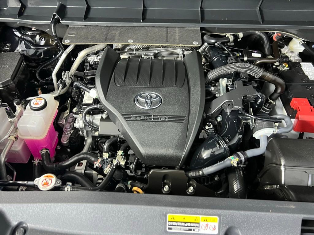 Used 2024 Toyota Highlander Platinum FWD image 31