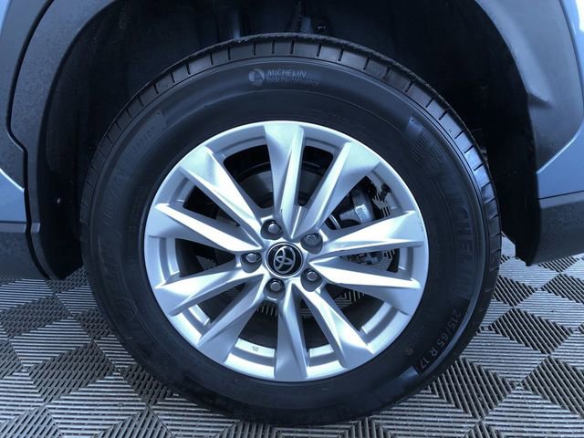 Used 2023 Toyota Corolla Cross LE w/ Moonroof Package image 17