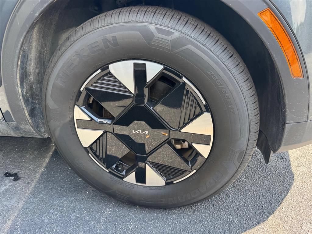 Certified 2026 Kia Sportage LX FWD image 2