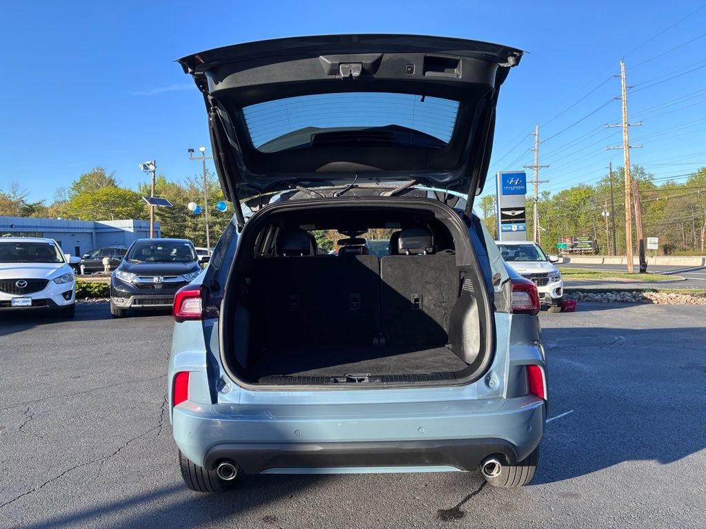 Used 2023 Ford Escape ST-Line w/ Tech Pack #1 AWD/4WD image 10