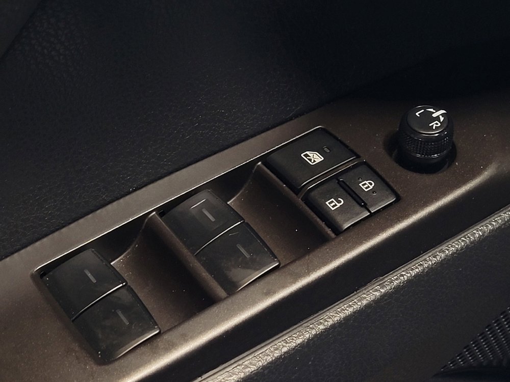 Used 2023 Toyota Camry SE w/ Cold Weather Package FWD image 27