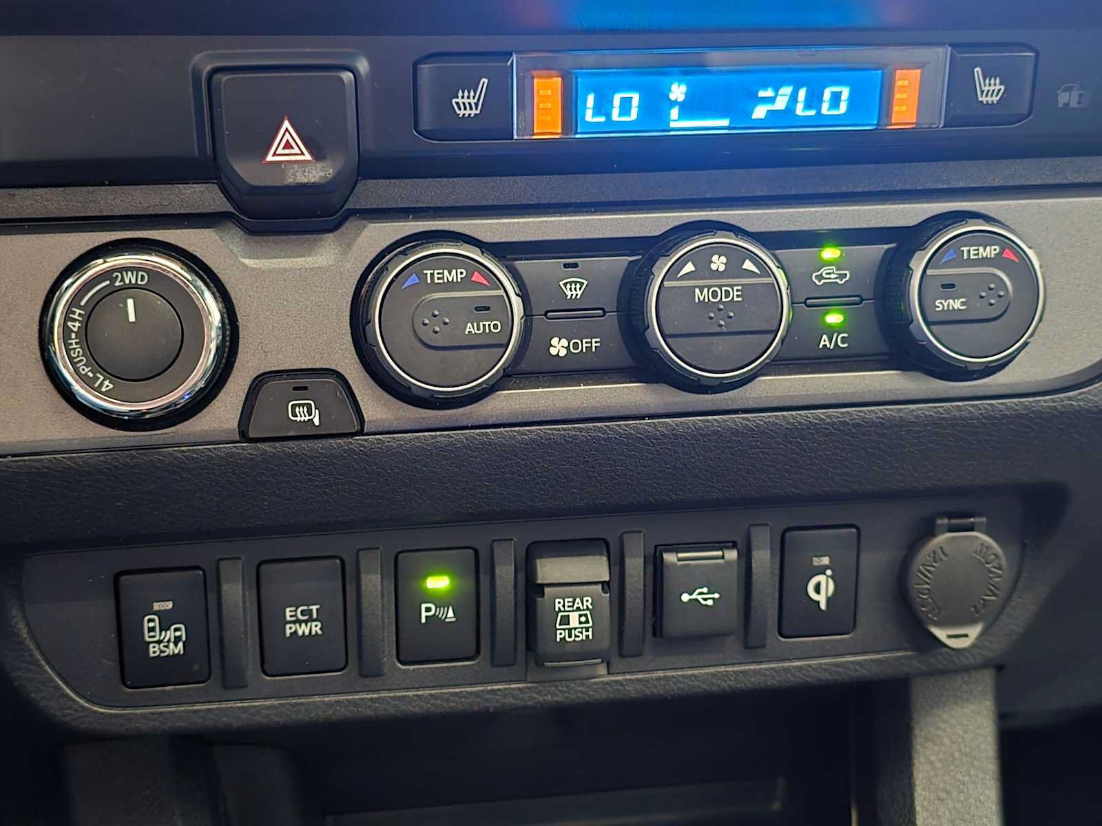 Certified 2023 Toyota Tacoma TRD Off-Road w/ TRD Premium Off Road Package AWD/4WD image 15