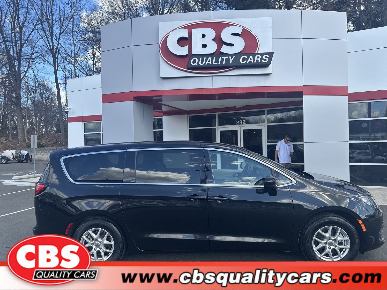 Used 2023 Chrysler Voyager LX FWD image 1
