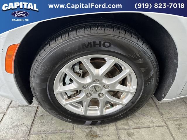 Used 2023 Chrysler Voyager LX FWD image 13