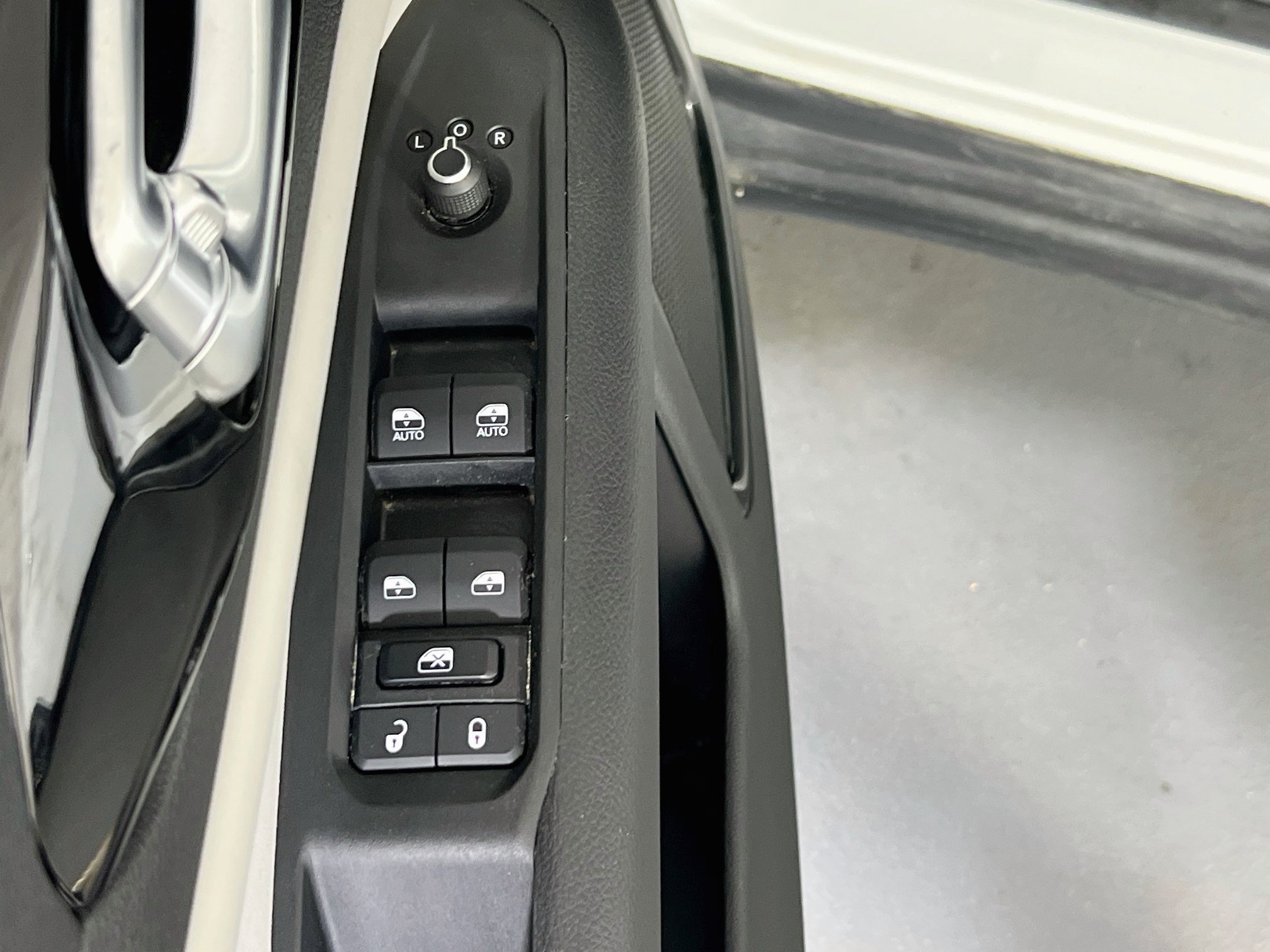 Used 2022 Jeep Compass Limited AWD/4WD image 17