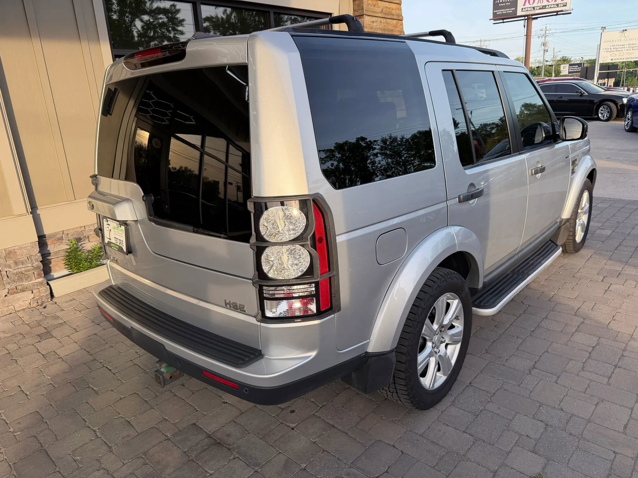 Used 2015 Land Rover LR4 HSE AWD/4WD image 4