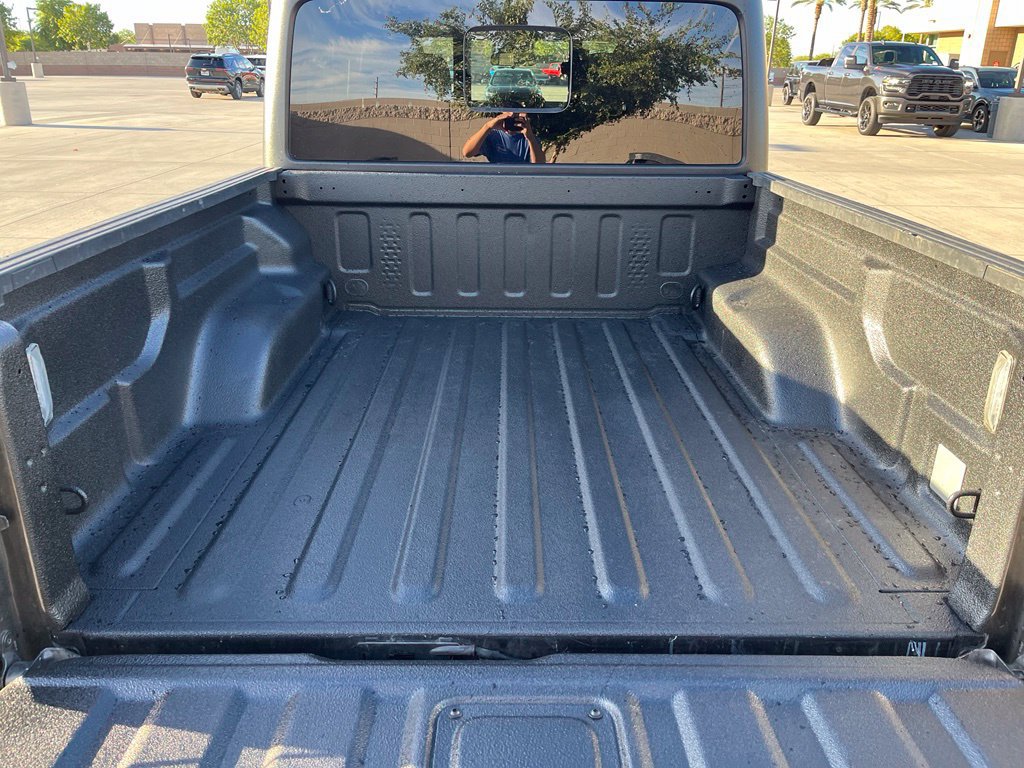 Used 2024 Jeep Gladiator Overland AWD/4WD image 11