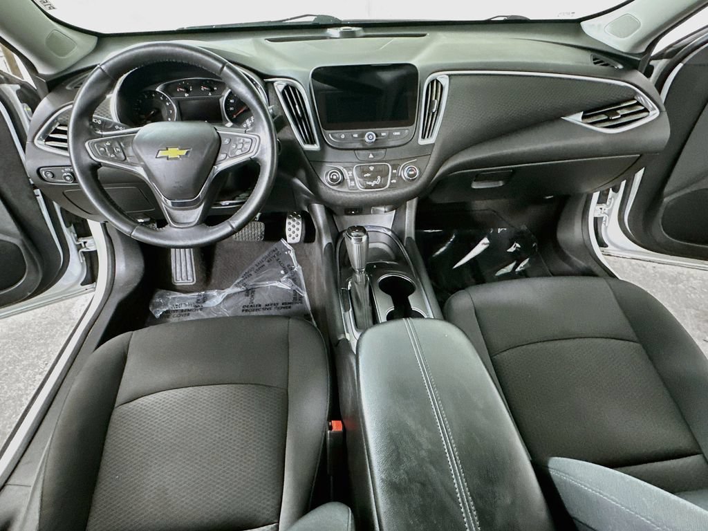 Used 2017 Chevrolet Malibu LT FWD image 16