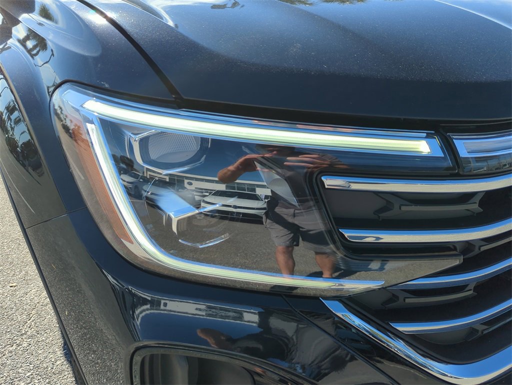 Used 2025 Volkswagen Atlas SE image 17