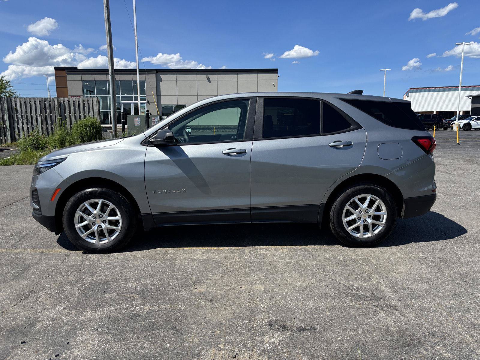 Used 2024 Chevrolet Equinox LS w/ LS Convenience Package AWD/4WD image 4