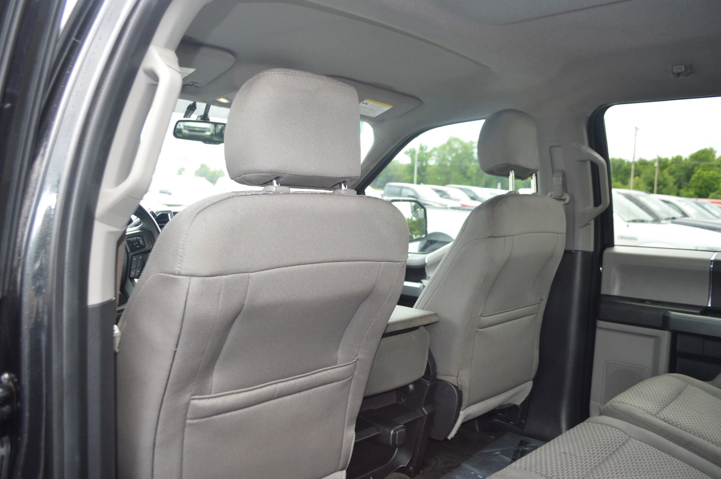 Used 2015 Ford F150 XLT image 22
