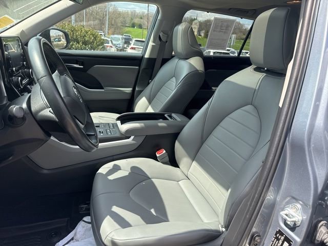 Used 2022 Toyota Highlander XLE AWD/4WD image 27