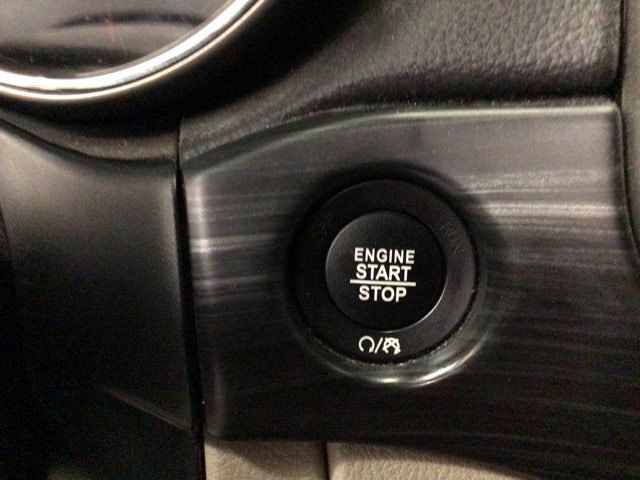Used 2019 Jeep Grand Cherokee Laredo AWD/4WD image 23