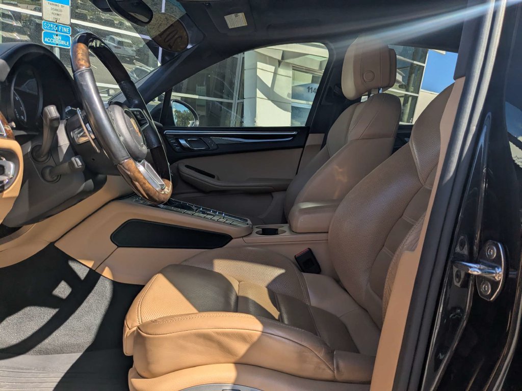Used 2017 Porsche Macan Turbo AWD/4WD image 2
