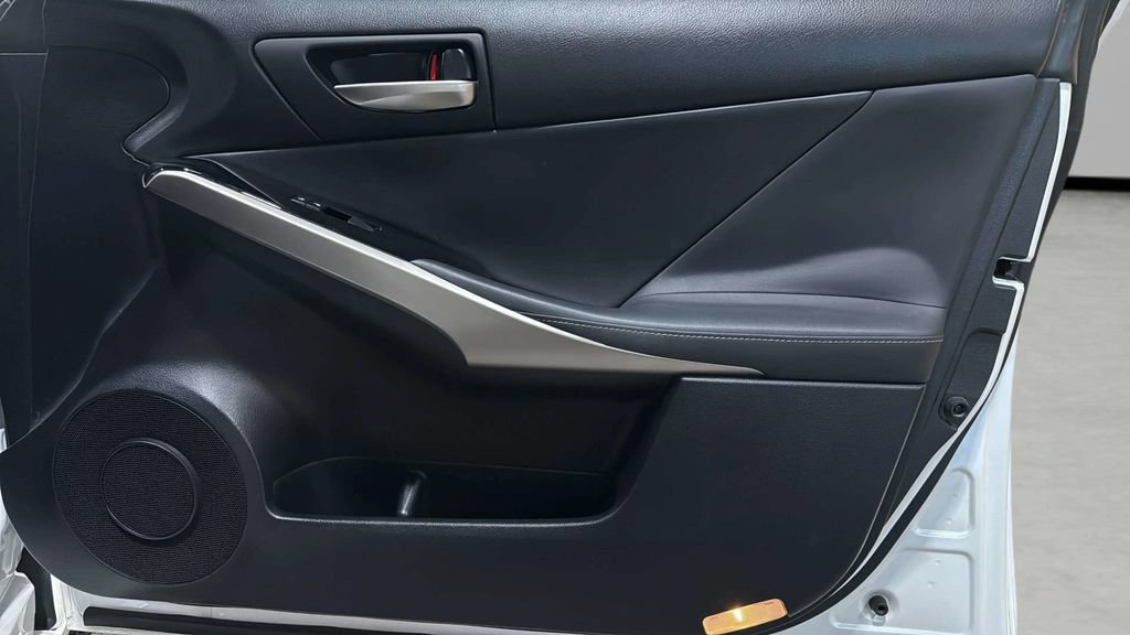 Used 2019 Lexus IS 300 RWD image 39