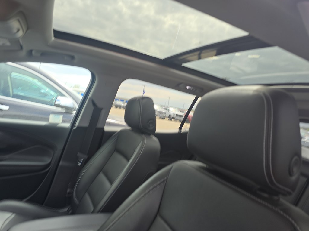 Used 2022 GMC Terrain SLT w/ Infotainment Package II AWD/4WD image 3