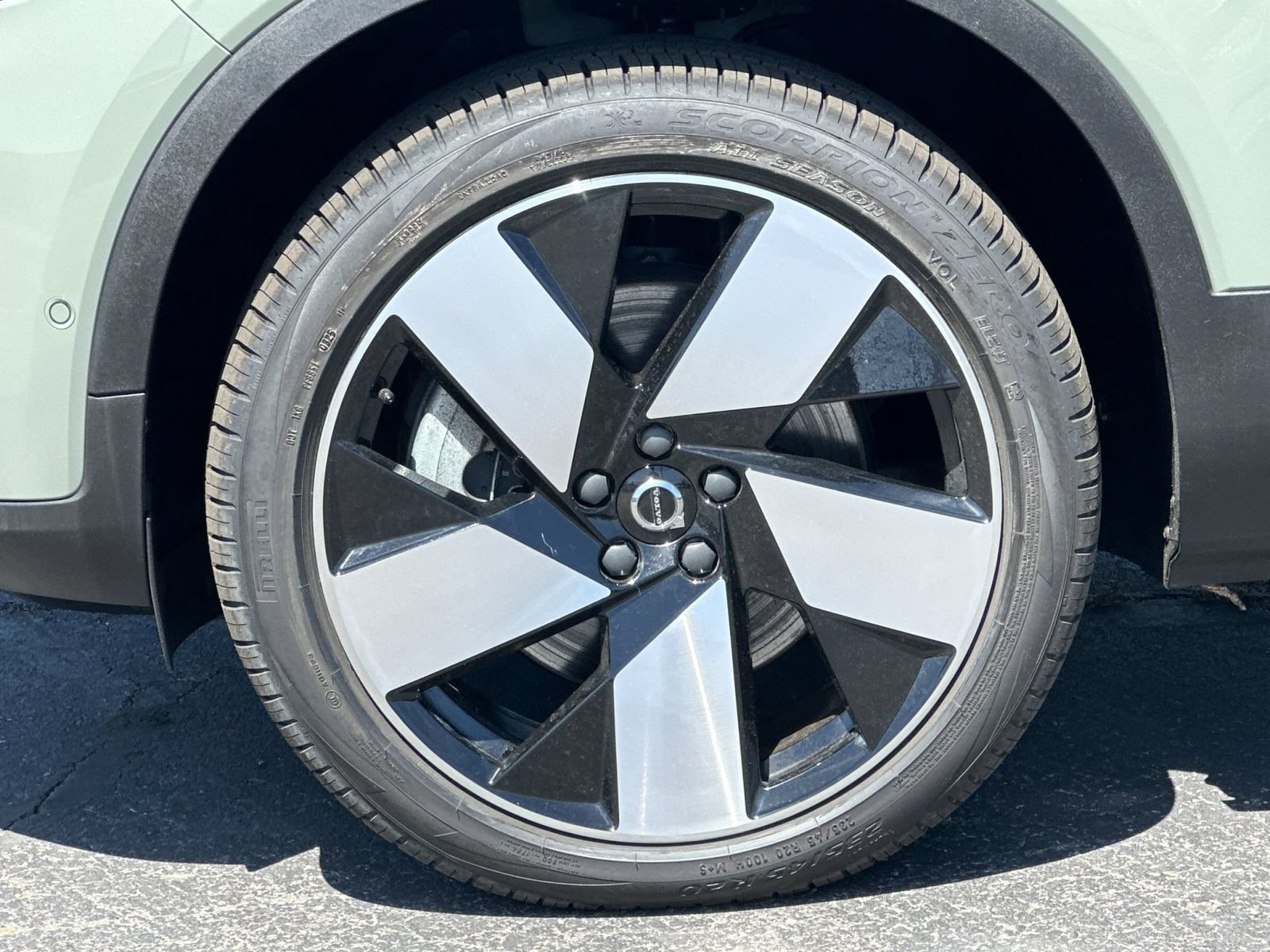 Certified 2023 Volvo XC40 Recharge Ultimate w/ Protection Package Premier AWD/4WD image 29