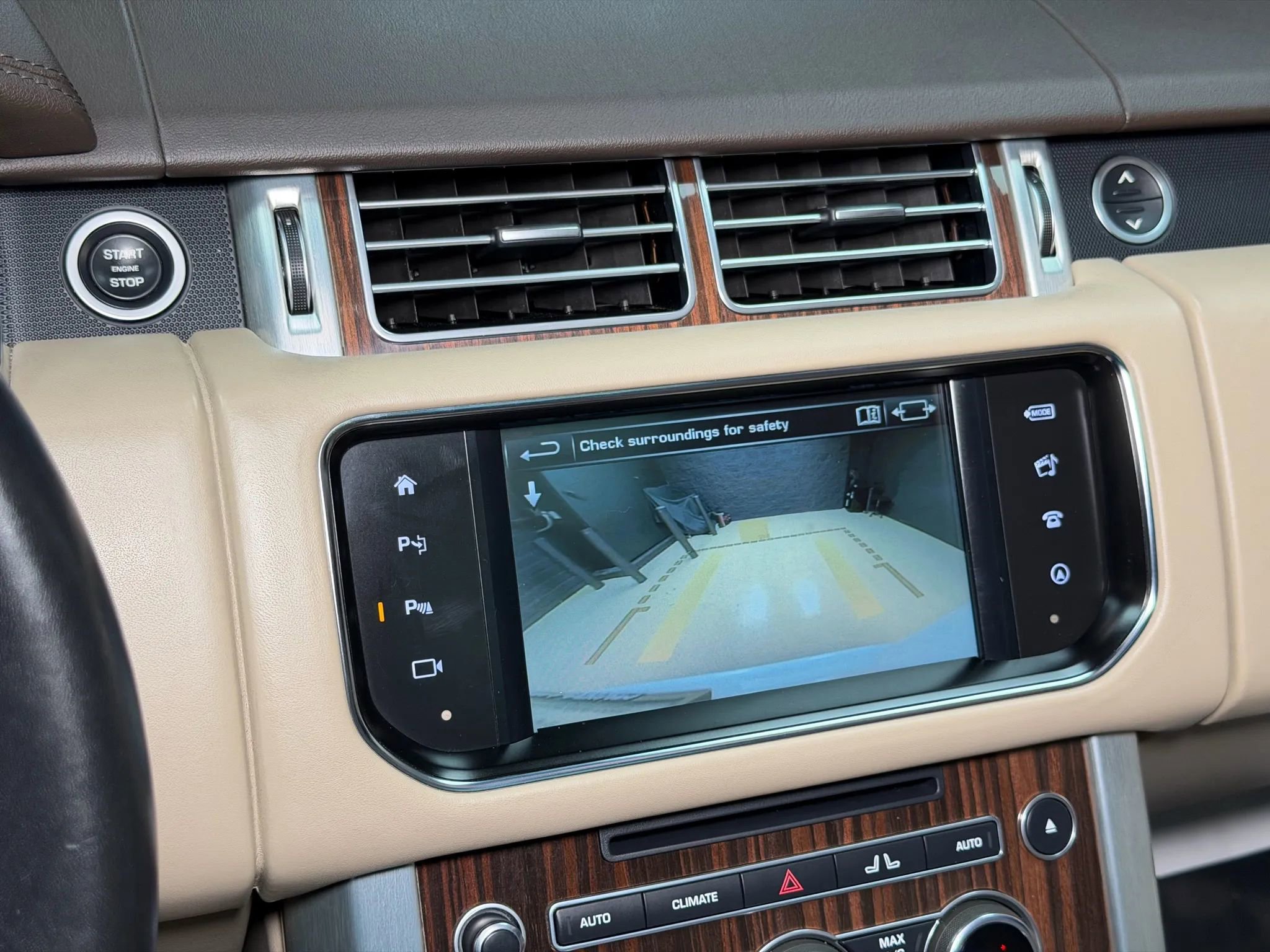 Used 2016 Land Rover Range Rover HSE image 48