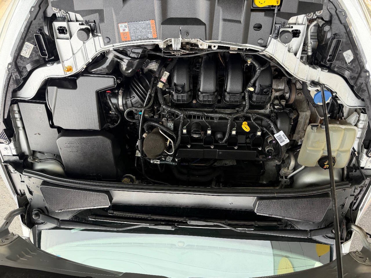 Used 2015 Ford Focus SE w/ SE Cold Weather Package FWD image 24