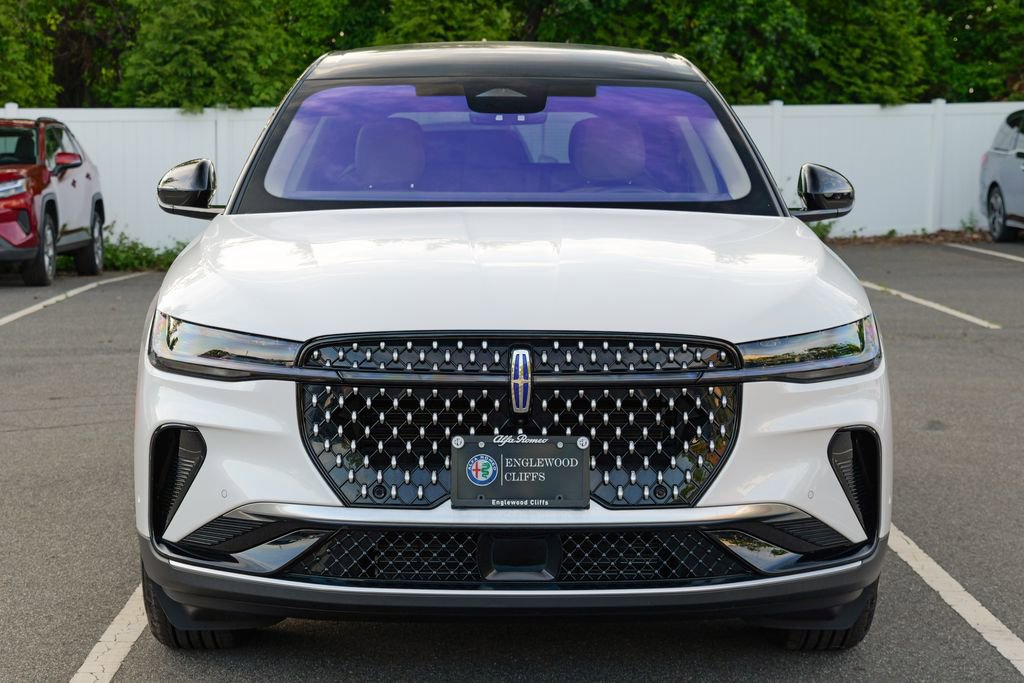 Used 2024 Lincoln Nautilus Premier AWD/4WD image 2