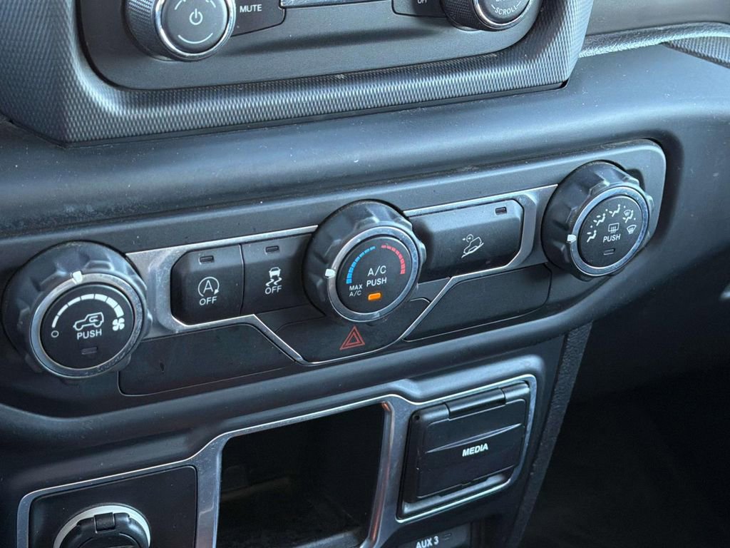 Used 2018 Jeep Wrangler Unlimited Sport image 14