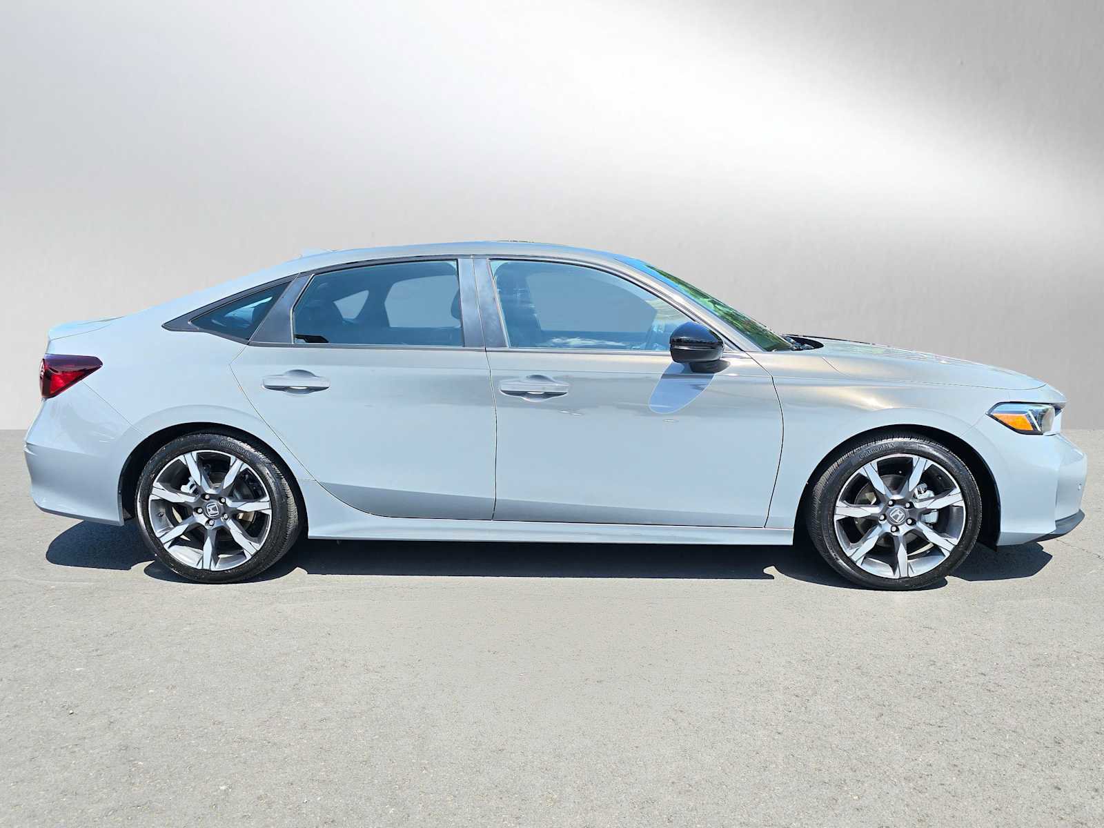 Used 2025 Honda Civic Sport Touring image 2