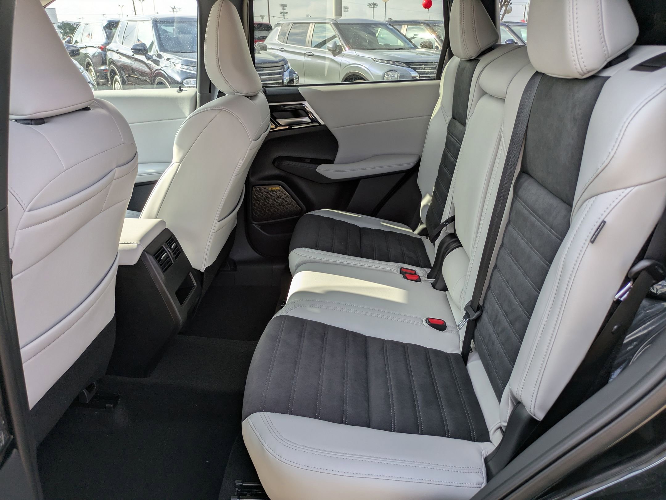 New 2025 Mitsubishi Outlander SE FWD image 13