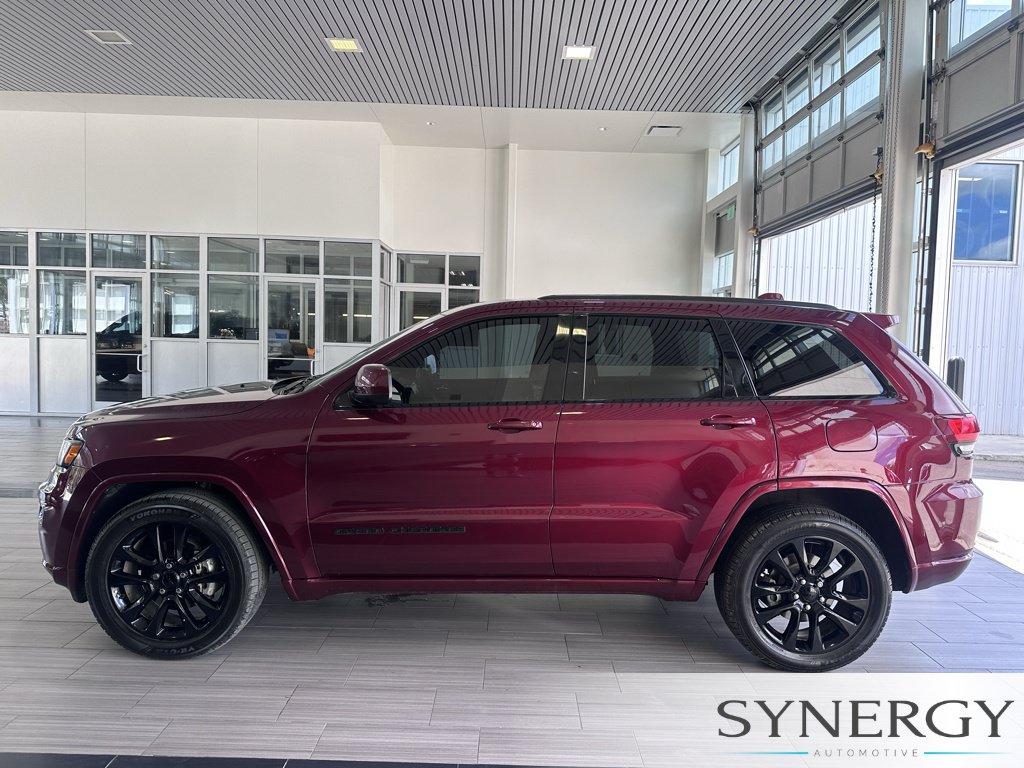 Used 2020 Jeep Grand Cherokee Altitude RWD image 10