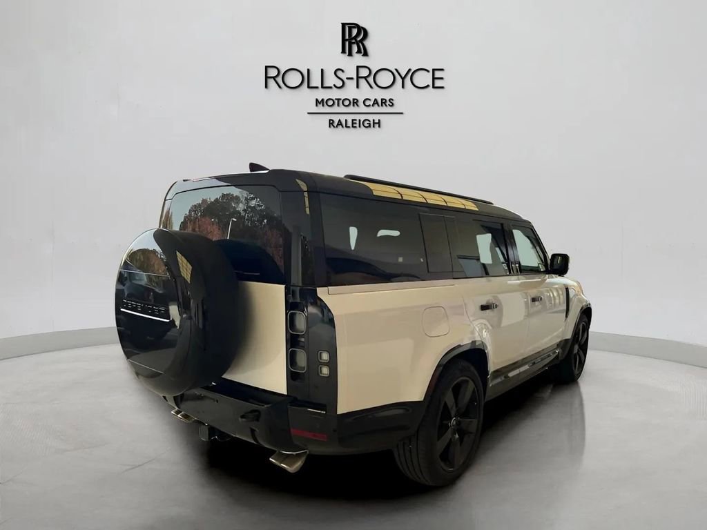 Used 2025 Land Rover Defender 130 V8 AWD/4WD image 5