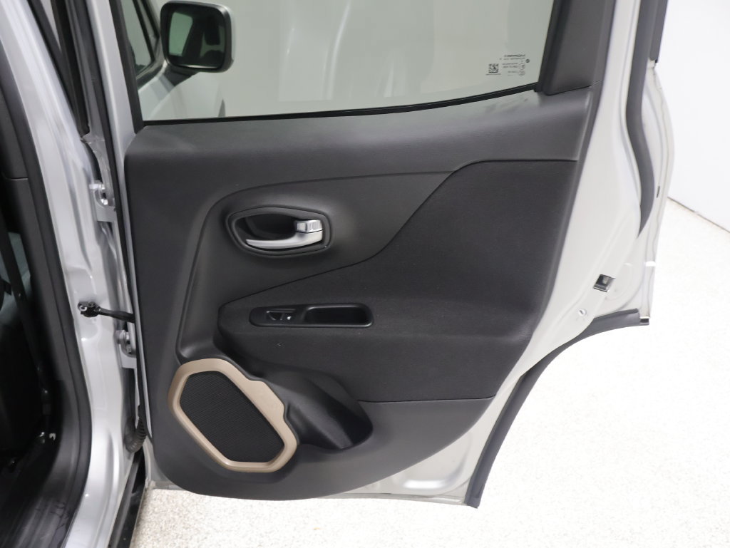 Used 2016 Jeep Renegade Latitude AWD/4WD image 21