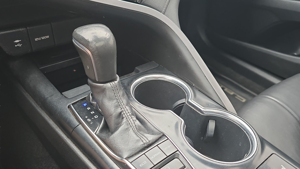 Used 2019 Toyota Camry XSE FWD image 21