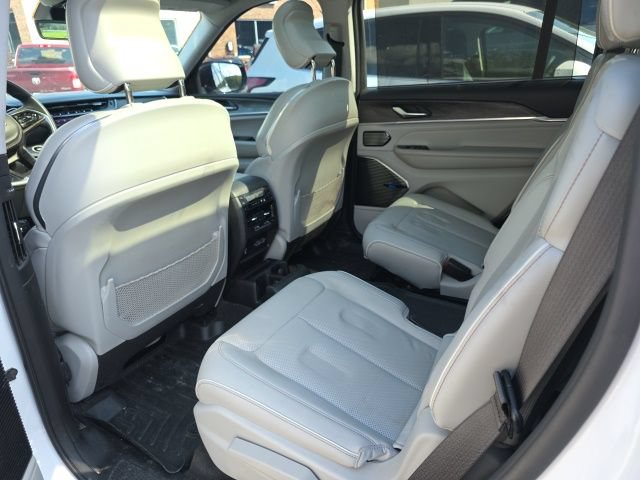 Used 2021 Jeep Grand Cherokee L Overland w/ Luxury Tech Group IV AWD/4WD image 12