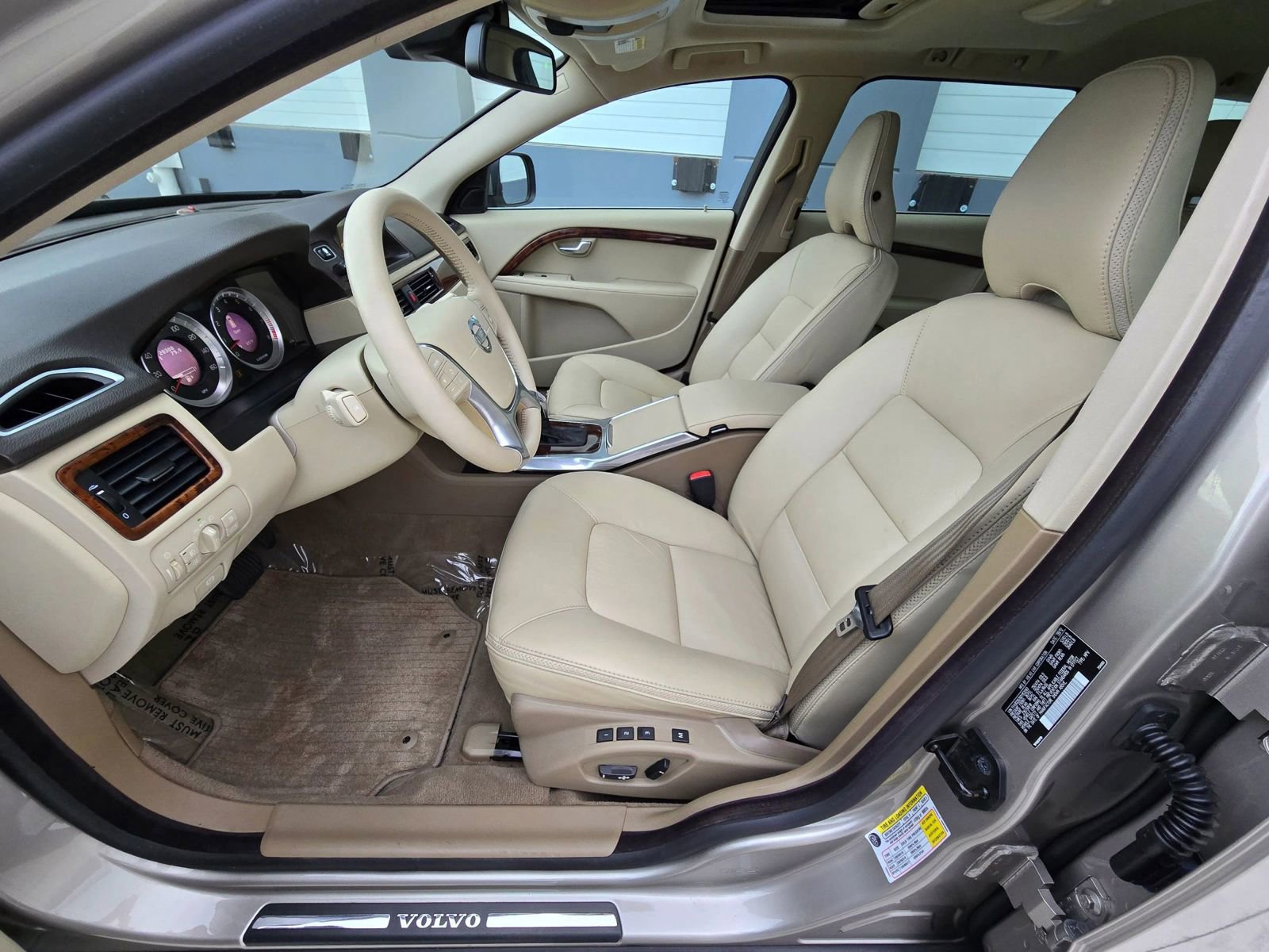 Used 2013 Volvo XC70 T6 image 12