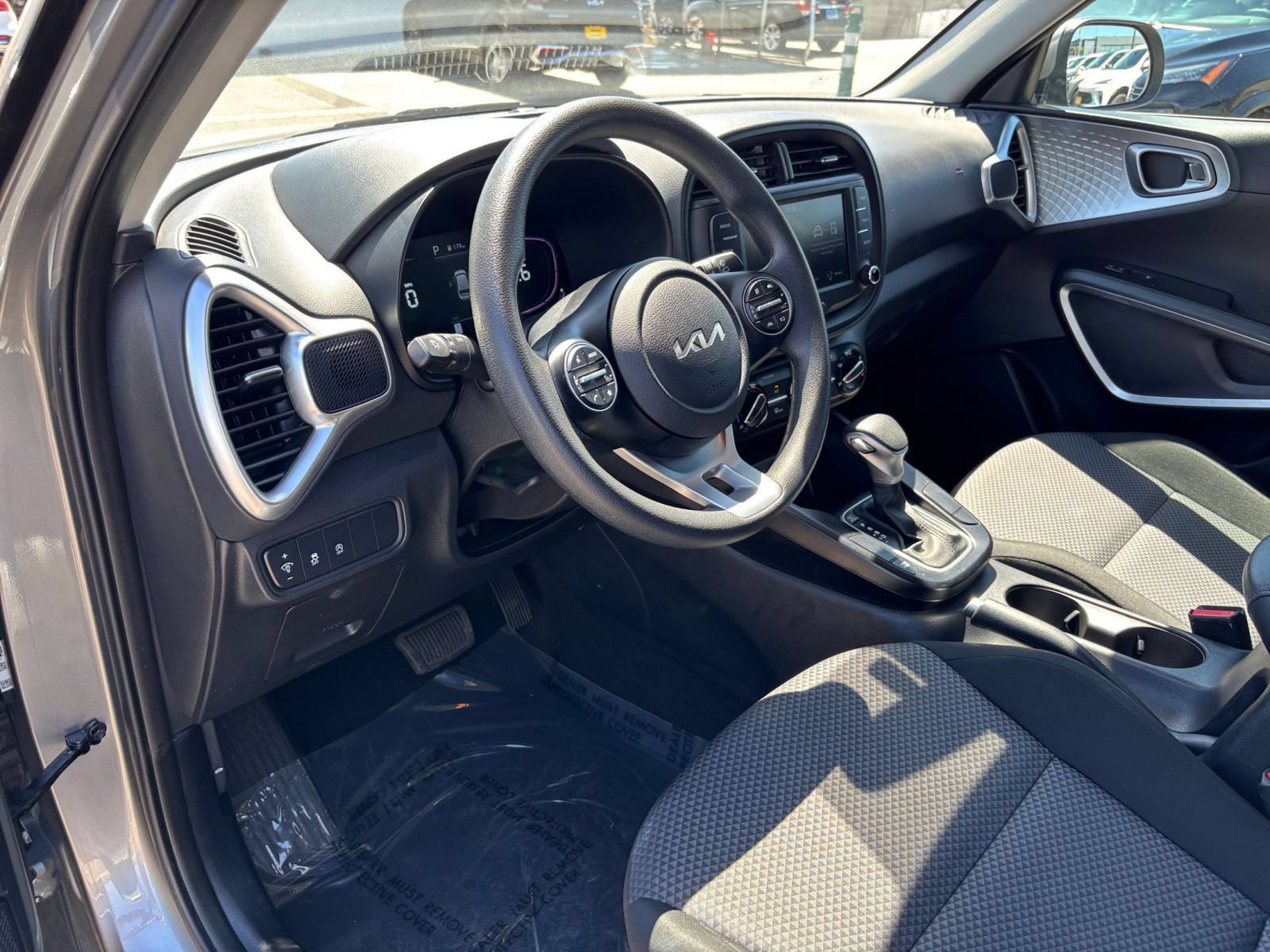 Used 2025 Kia Soul LX w/ LX Technology Package FWD image 33