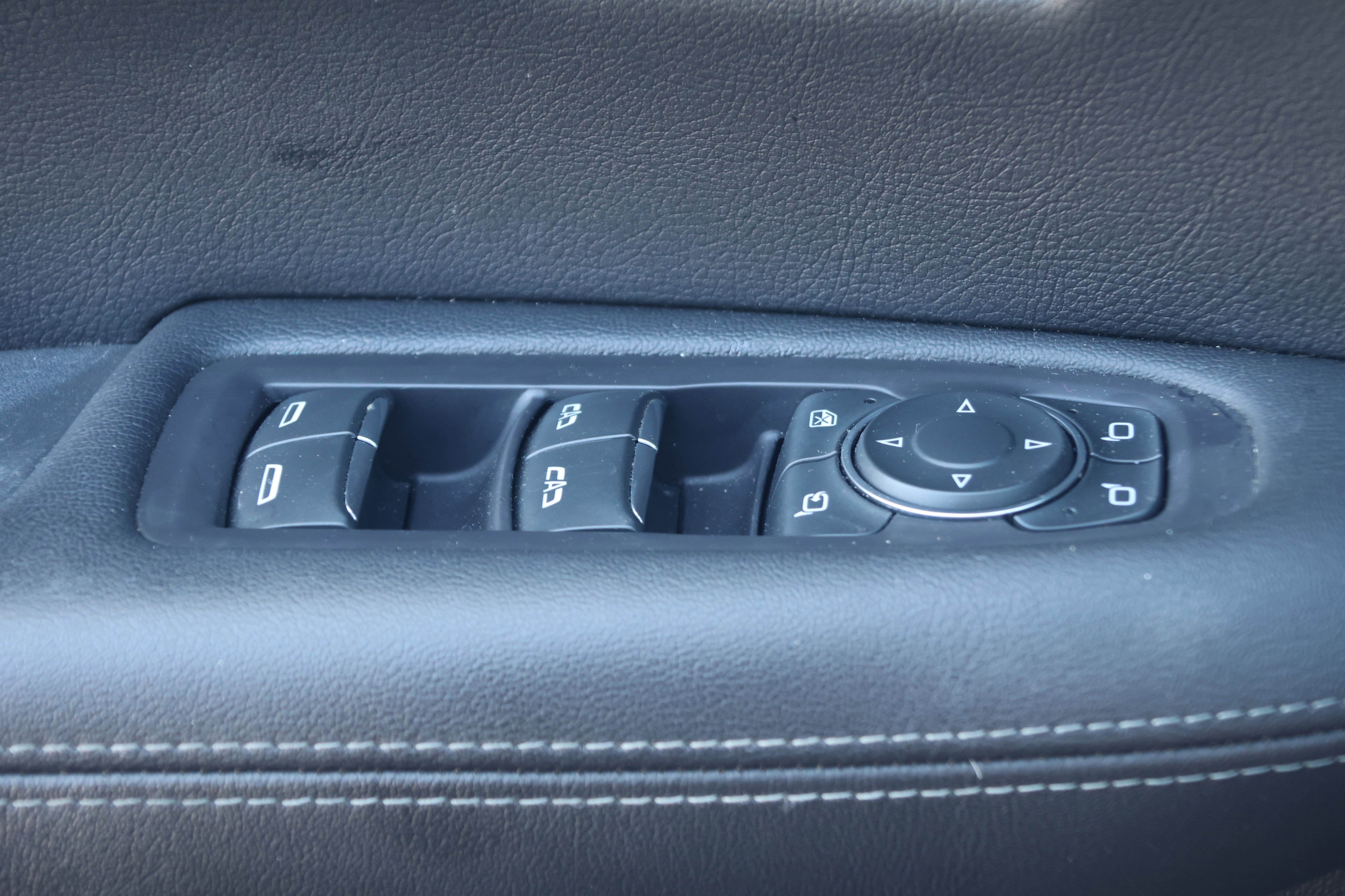 Used 2022 Cadillac XT5 Premium Luxury w/ LPO, Floor Liner Package image 15