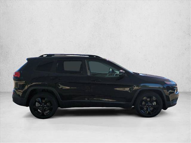 Used 2018 Jeep Cherokee Latitude w/ Altitude Package FWD image 4